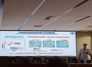 张雷教授应邀为小奶猫直播
师生作学...